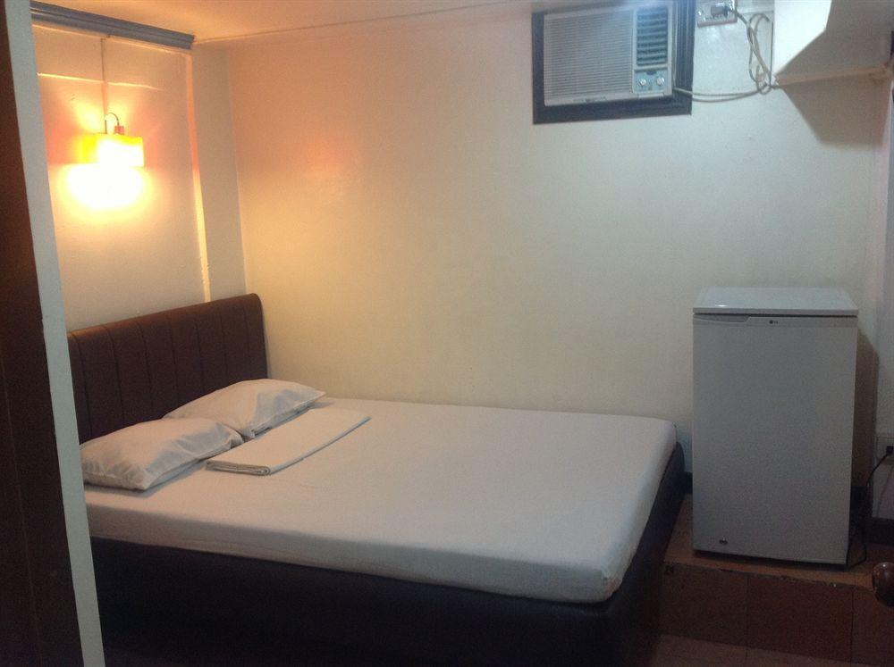 Gaius Inn Manila Bagian luar foto