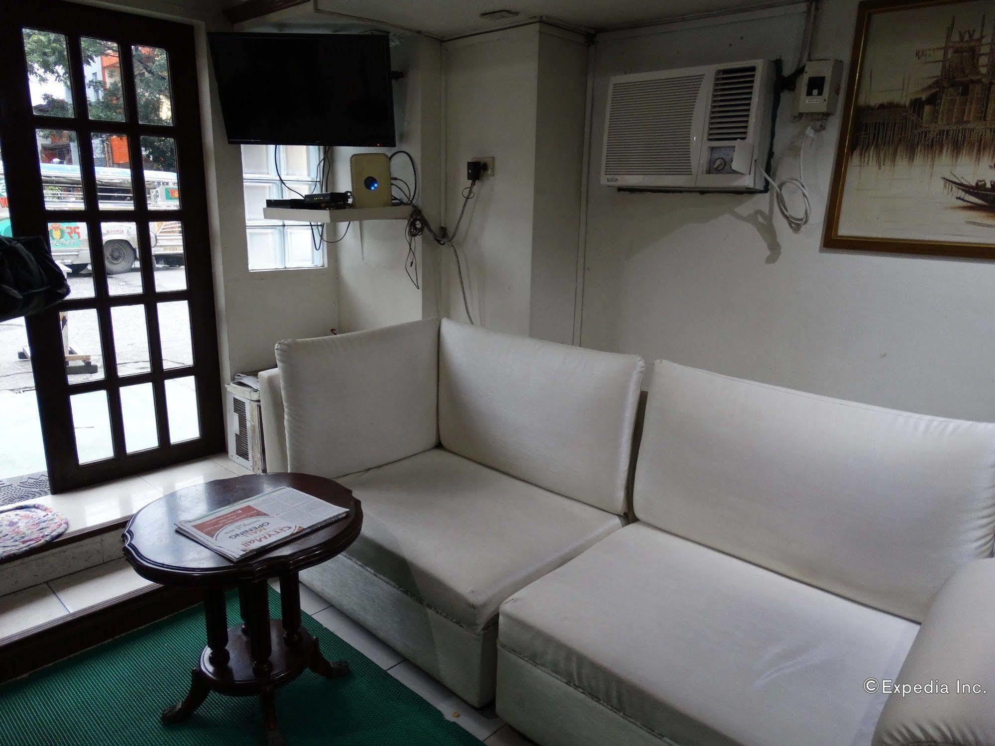 Gaius Inn Manila Bagian luar foto