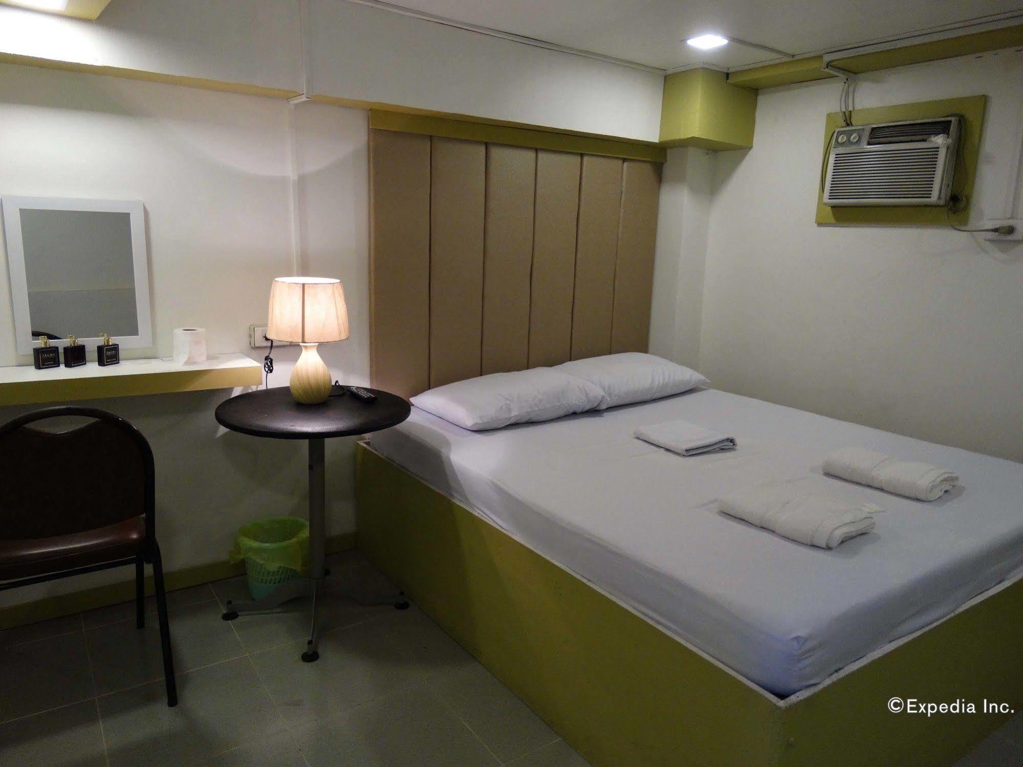 Gaius Inn Manila Bagian luar foto