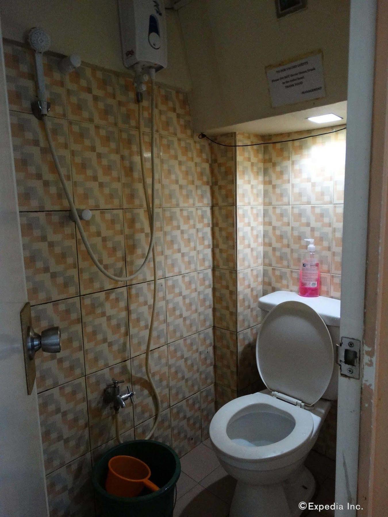 Gaius Inn Manila Bagian luar foto