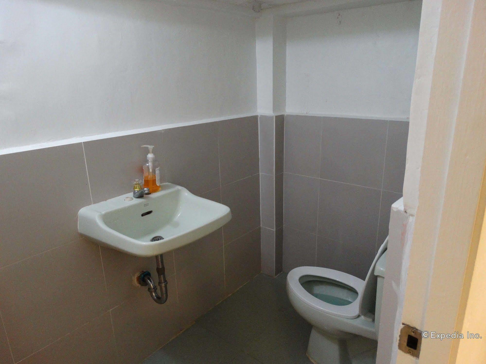 Gaius Inn Manila Bagian luar foto