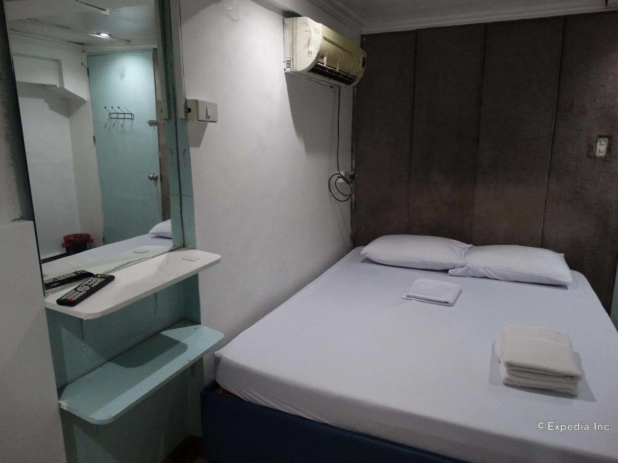 Gaius Inn Manila Bagian luar foto