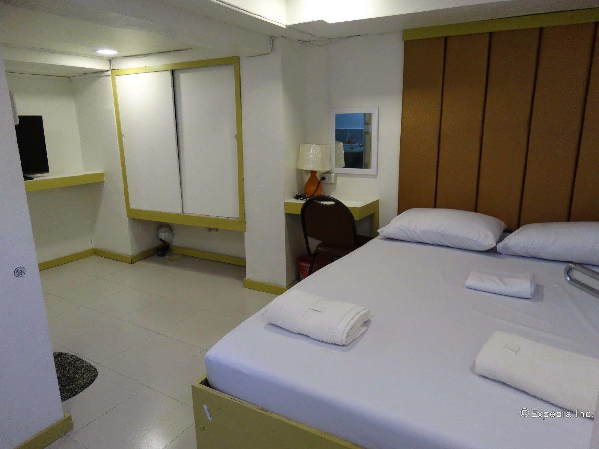 Gaius Inn Manila Bagian luar foto