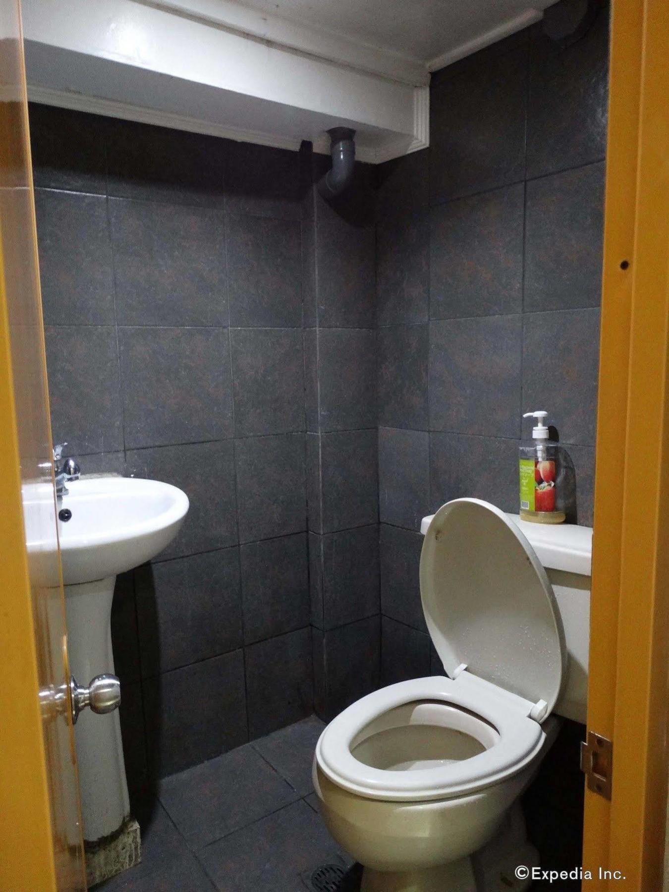 Gaius Inn Manila Bagian luar foto