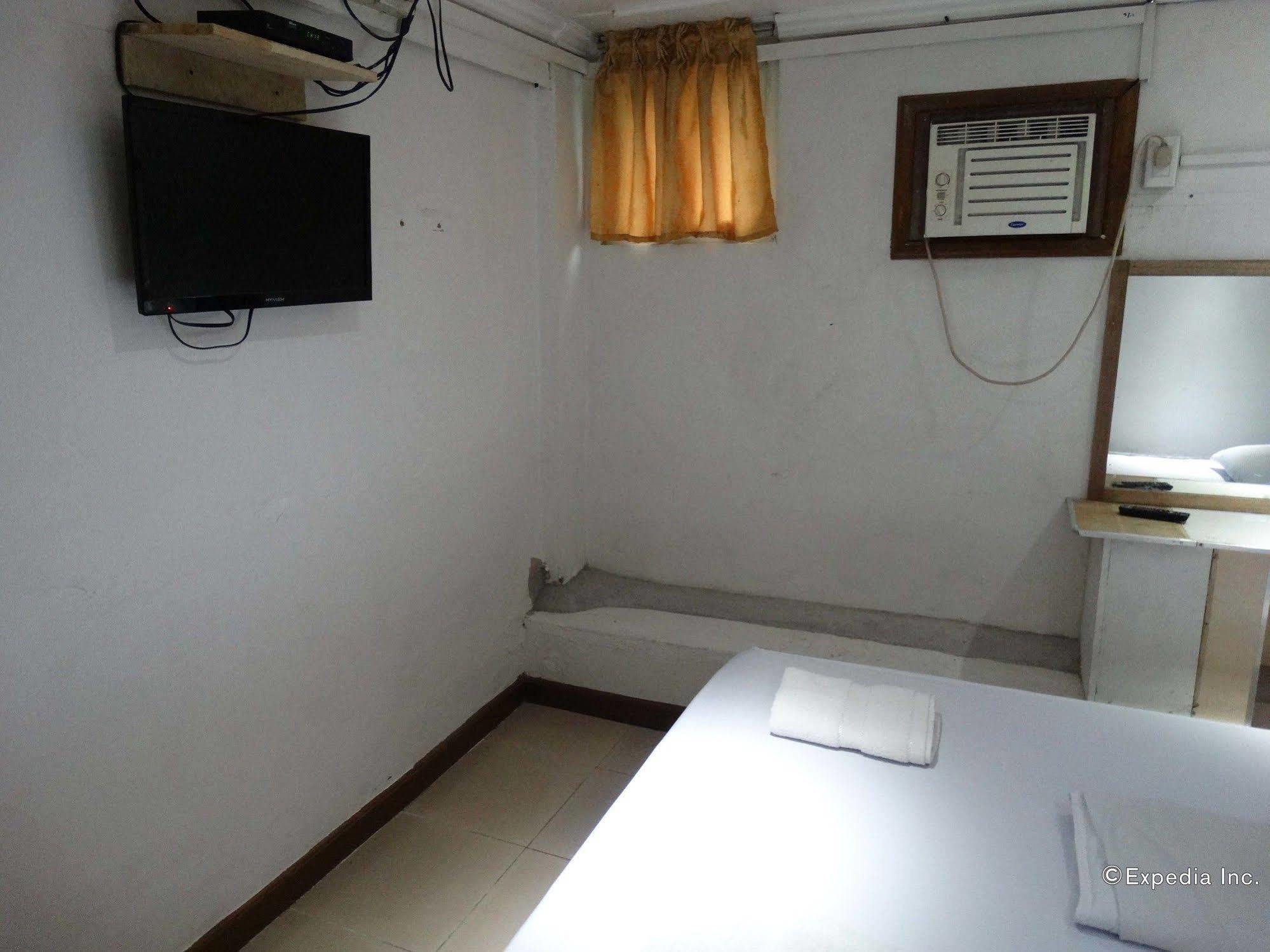Gaius Inn Manila Bagian luar foto