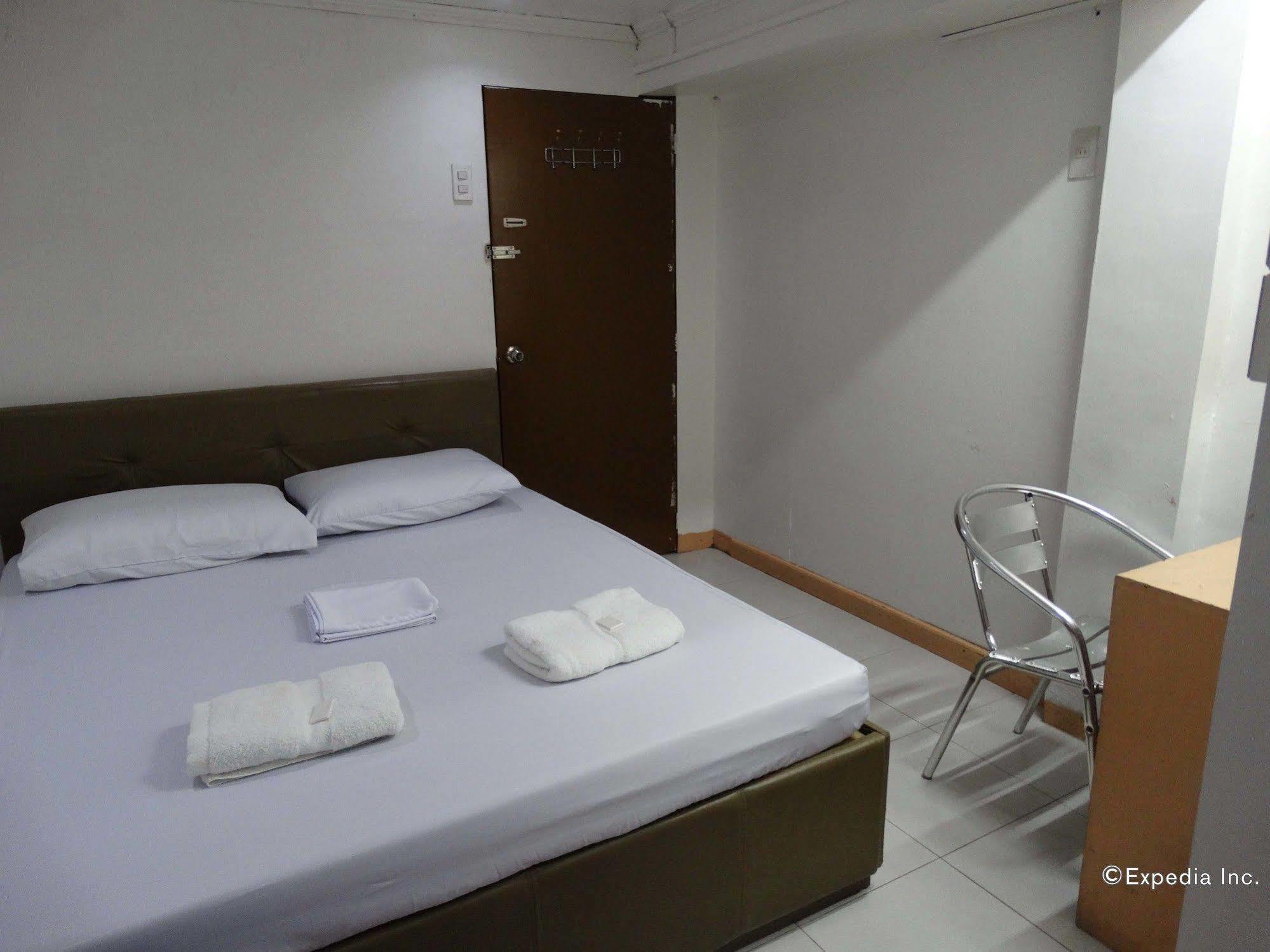 Gaius Inn Manila Bagian luar foto