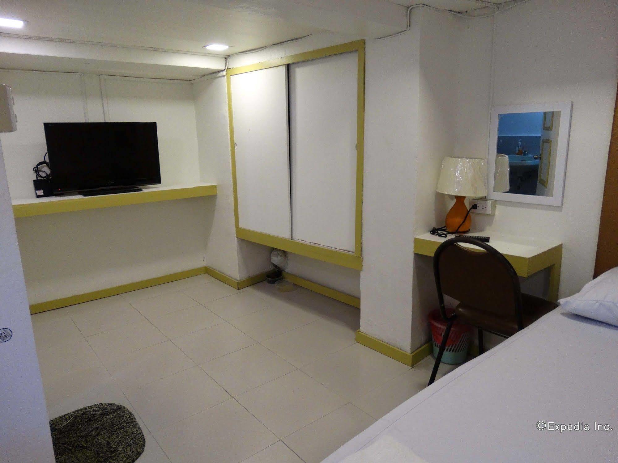 Gaius Inn Manila Bagian luar foto