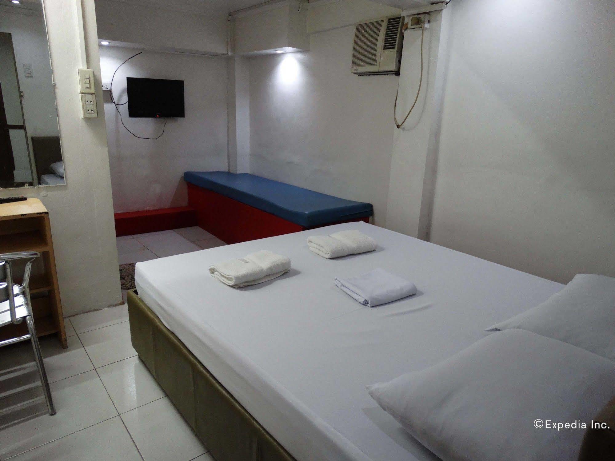 Gaius Inn Manila Bagian luar foto