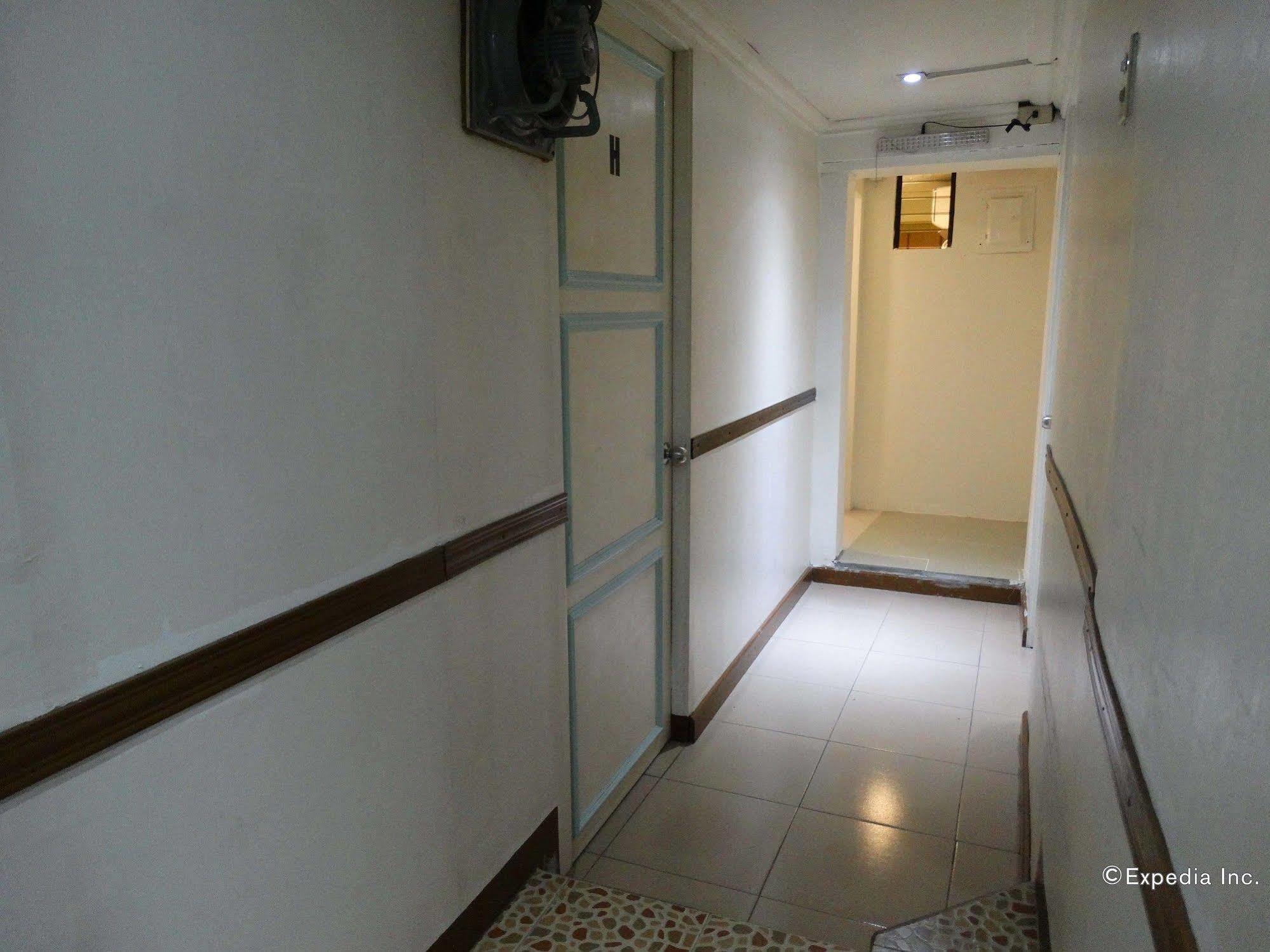 Gaius Inn Manila Bagian luar foto